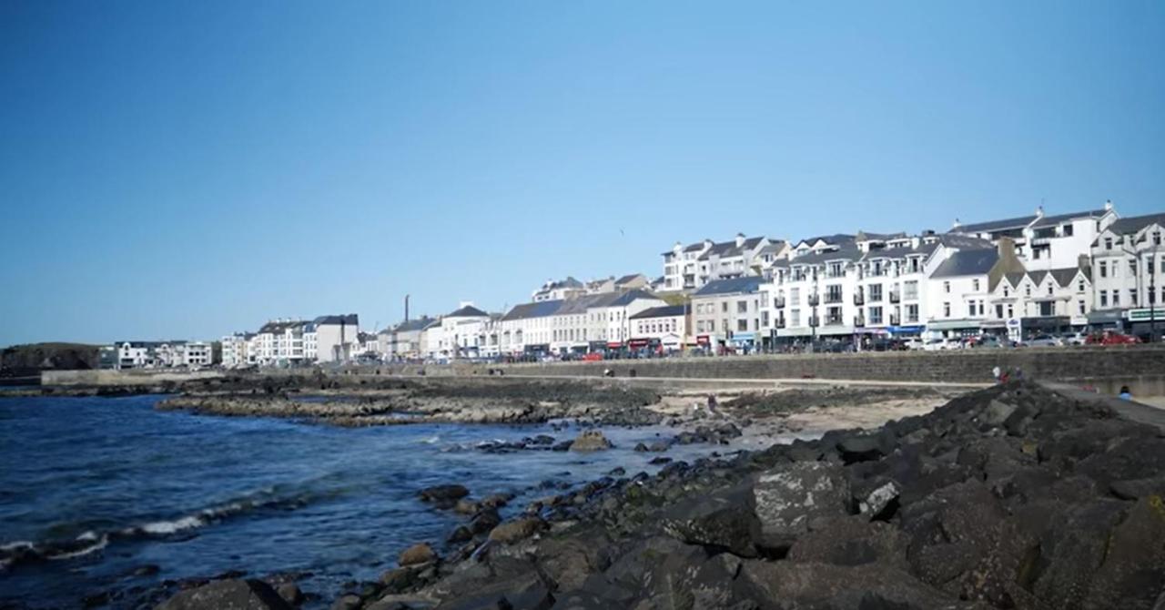 Enfield Street House Behind Portstewart Promenade With Partial Sea View From Front 3 Bed Sleeps 7 Villa Bagian luar foto