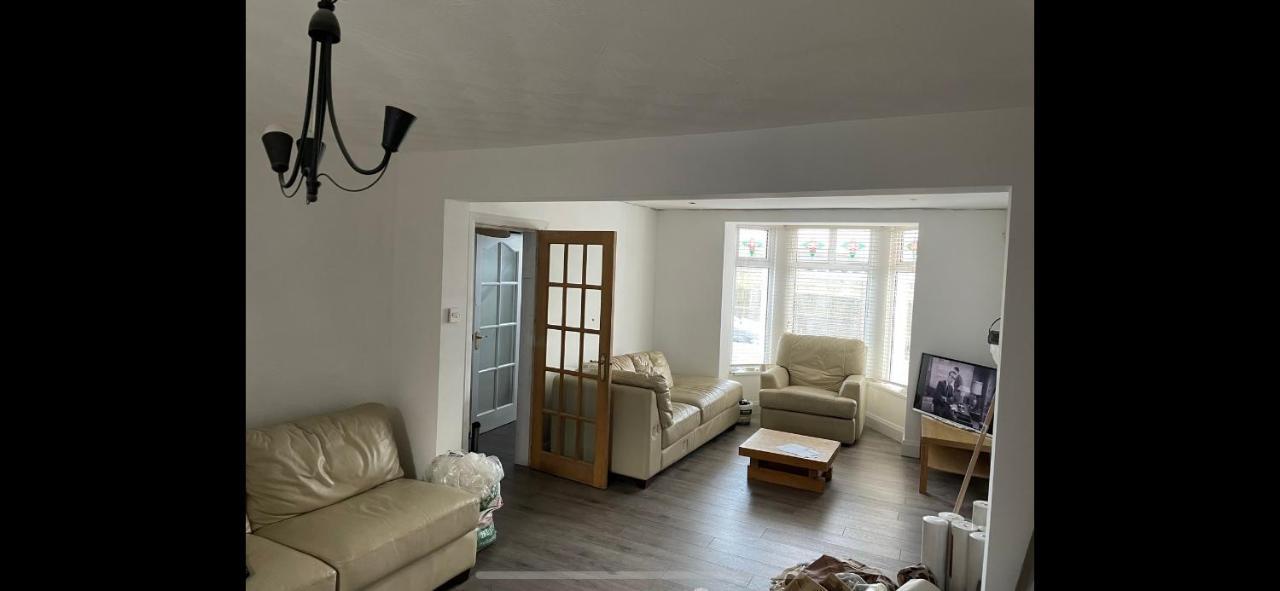 Enfield Street House Behind Portstewart Promenade With Partial Sea View From Front 3 Bed Sleeps 7 Villa Bagian luar foto