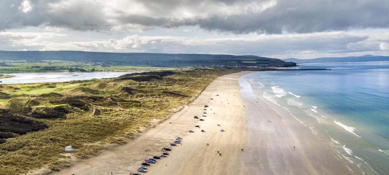 Enfield Street House Behind Portstewart Promenade With Partial Sea View From Front 3 Bed Sleeps 7 Villa Bagian luar foto
