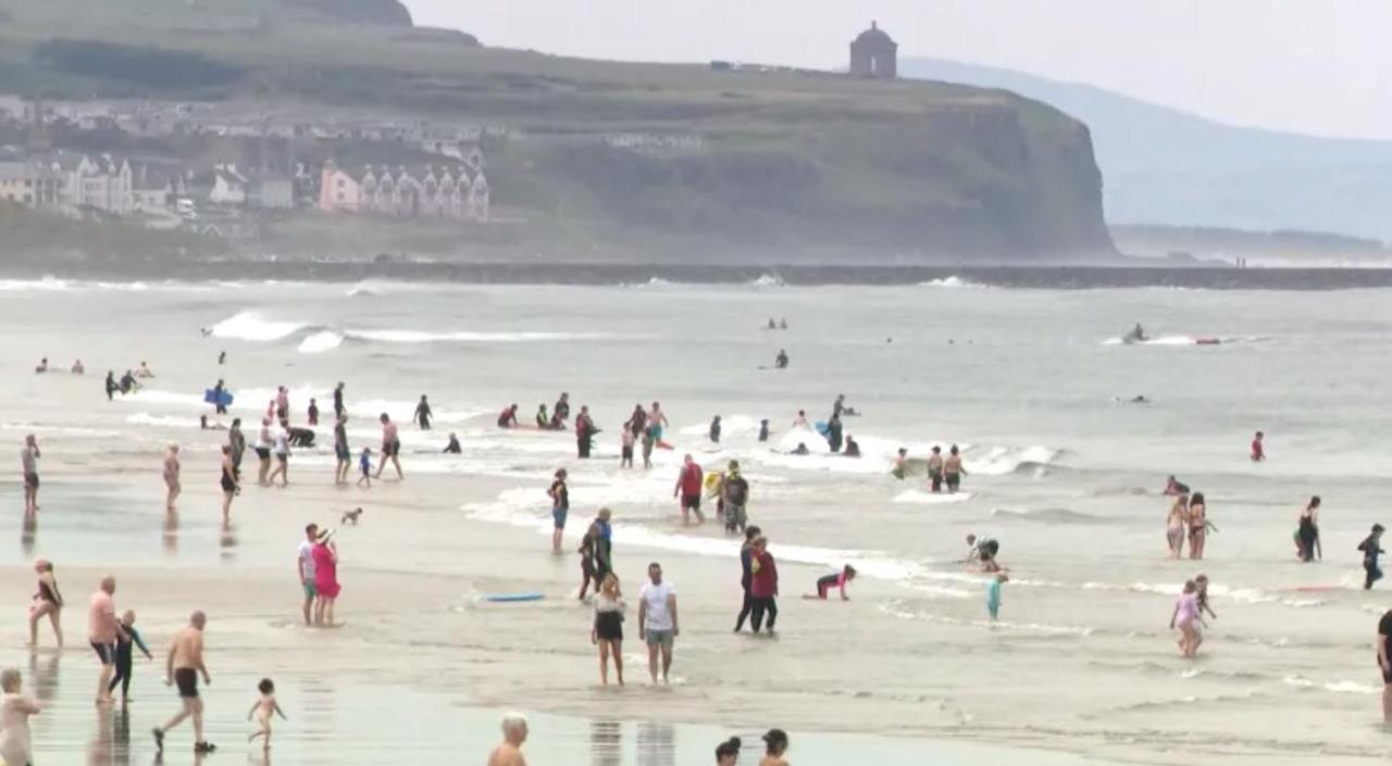 Enfield Street House Behind Portstewart Promenade With Partial Sea View From Front 3 Bed Sleeps 7 Villa Bagian luar foto
